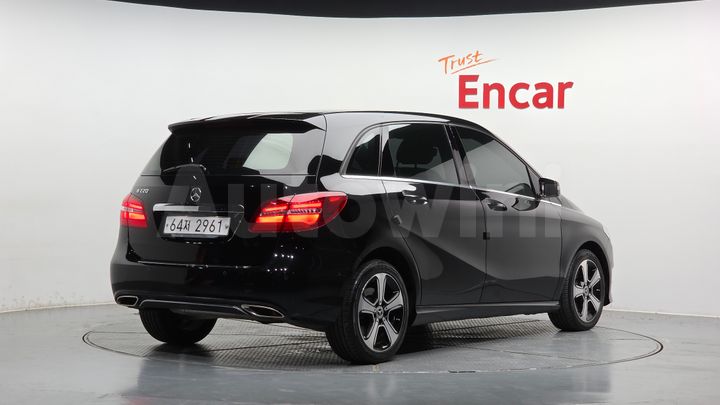 Mercedes Benz B Class 2018 — 3
