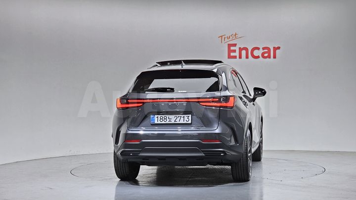 Lexus NX 2025 — 4