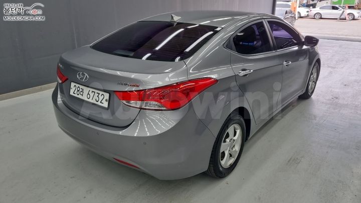 Hyundai Avante 2011 — 2