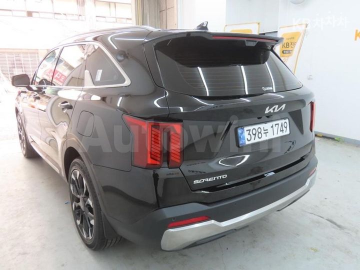 Kia Sorento 2024 KNARJ81FGRA314948 — 4