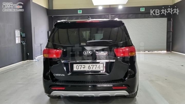 Kia Carnival 2018 KNAMC81ABJS411759 — 4