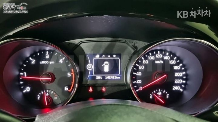 Kia Carnival 2018 KNAMC81ABJS411759 — 5