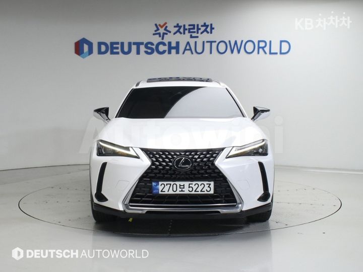 Lexus UX 2023 JTHP6JBH7P2144325 — 3