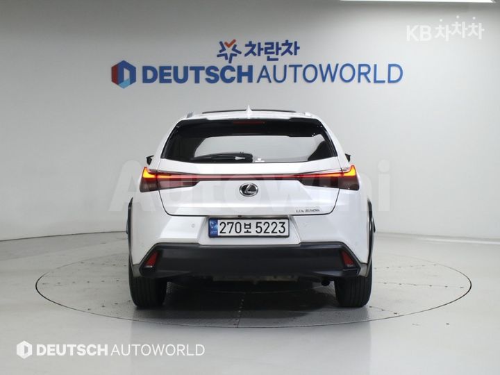 Lexus UX 2023 JTHP6JBH7P2144325 — 4