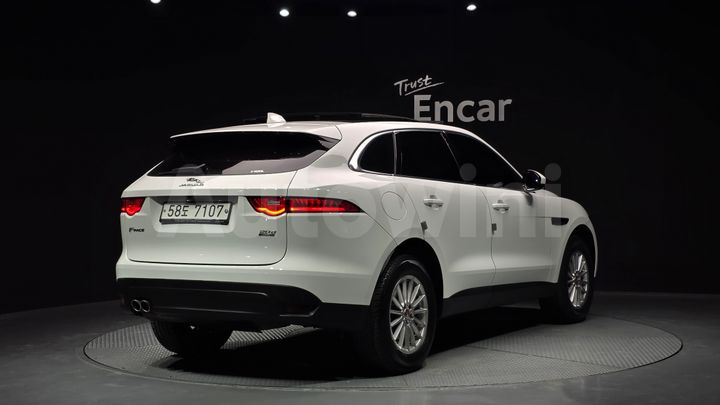 Jaguar F PACE