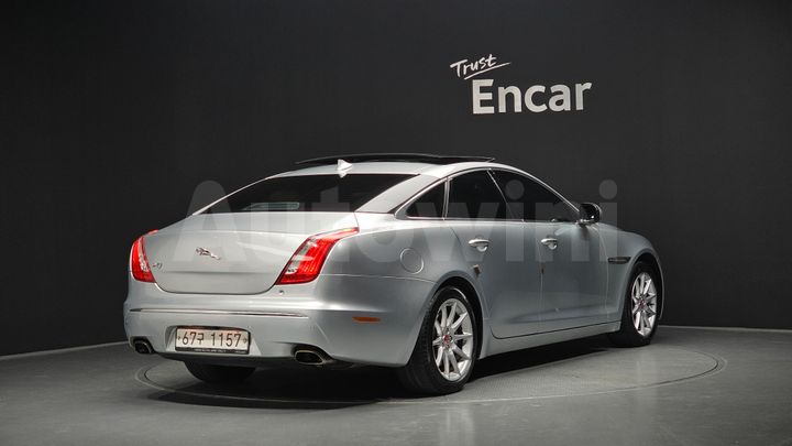 Jaguar XJ