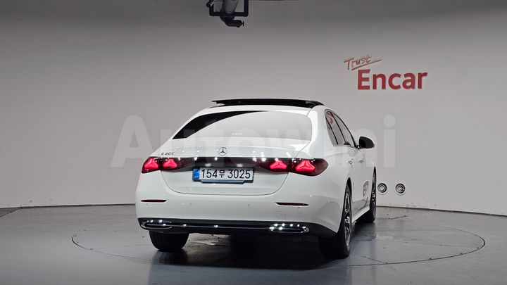 Mercedes-Benz E Class 2025 — 3
