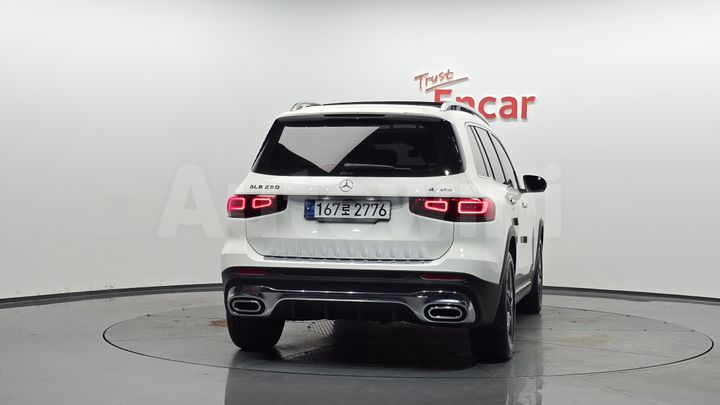 Mercedes Benz GLB Class 2021 — 4