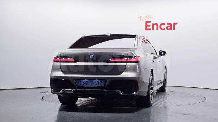 BMW i7 2023 — 3