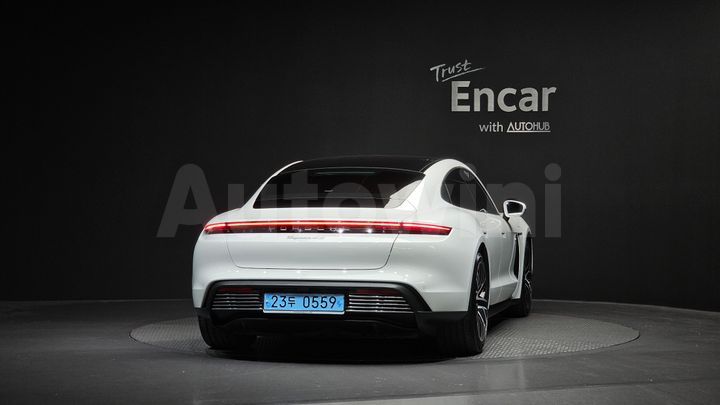 Porsche Taycan 2021 — 4