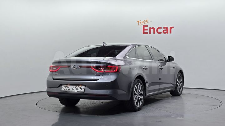 Renault SM6