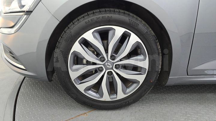 Renault SM6