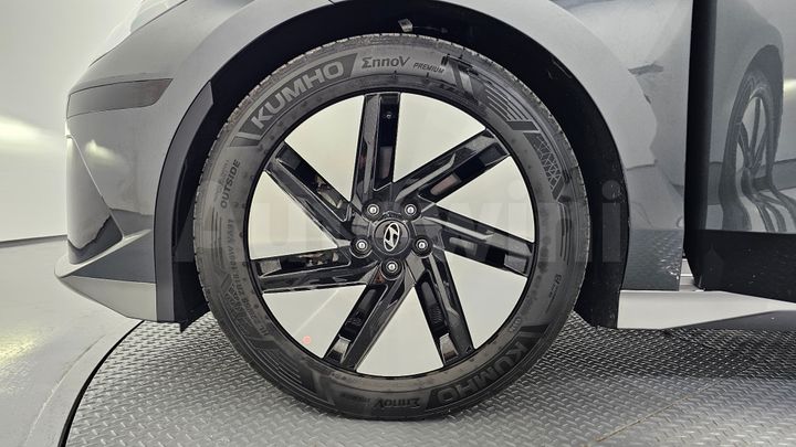 Hyundai Ioniq 2023 — 5