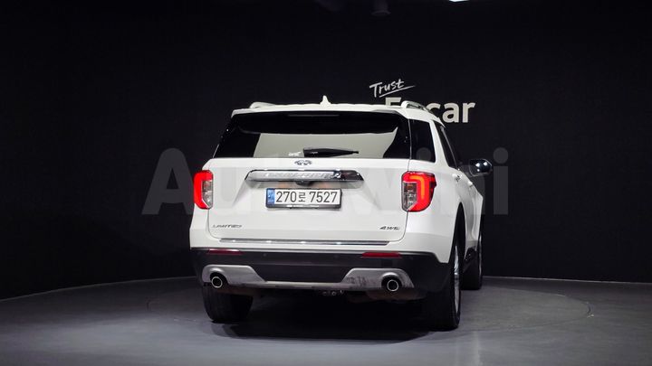 Ford Explorer 2021 — 4