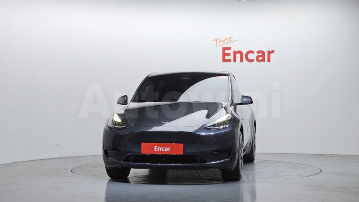 Tesla Model Y 2025 — 3