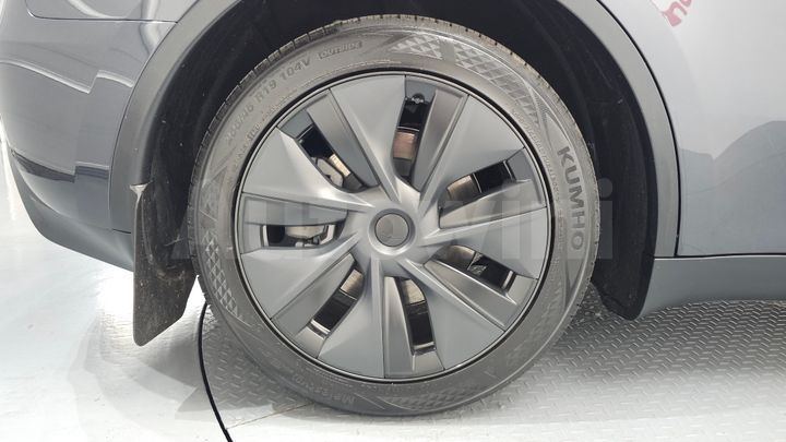 Tesla Model Y 2025 — 5