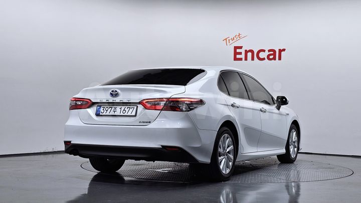Toyota Camry 2023 — 2