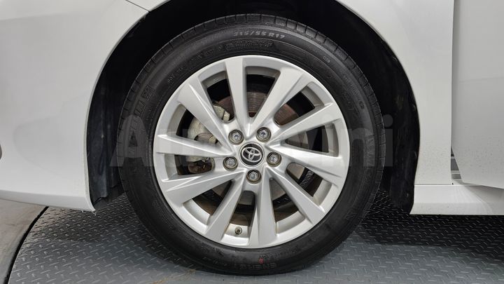 Toyota Camry 2023 — 5