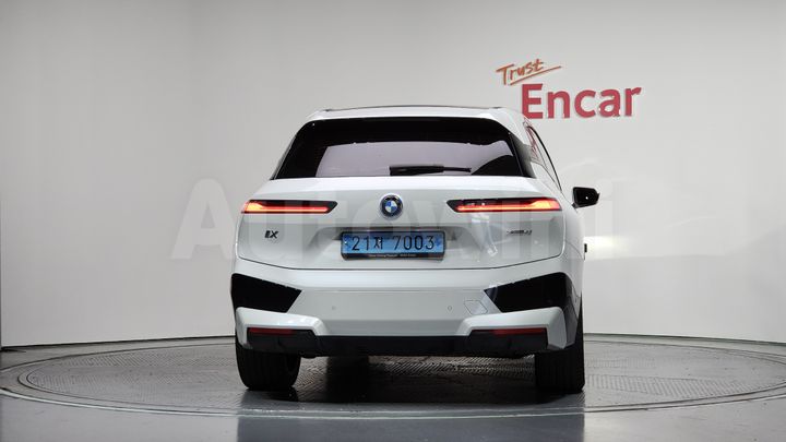 BMW iX 2022 — 4