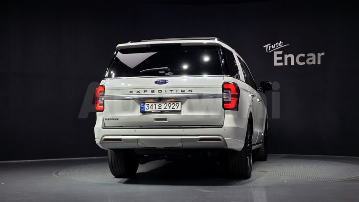 Ford Expedition 2023 — 4