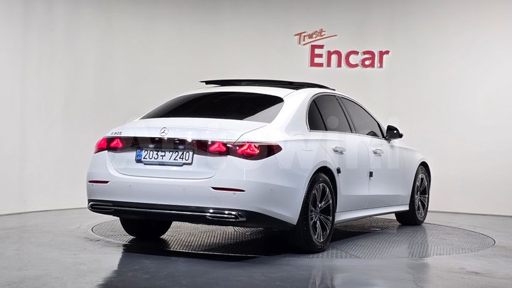 Mercedes-Benz E Class 2024 — 2