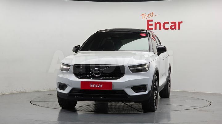 Volvo XC40 2019 — 3