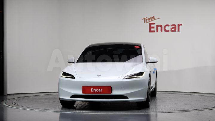 Tesla Model 3 2024 — 3