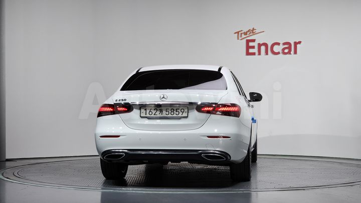 Mercedes-Benz E Class 2021 — 3
