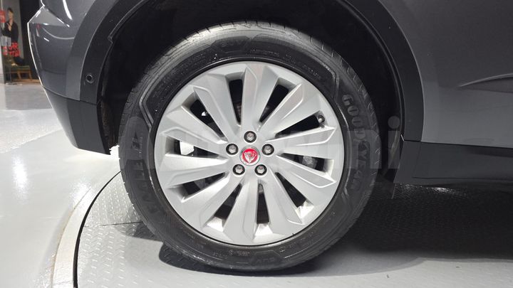 Jaguar E PACE