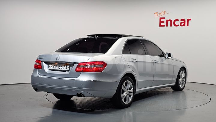 Mercedes-Benz E Class 2011 — 2