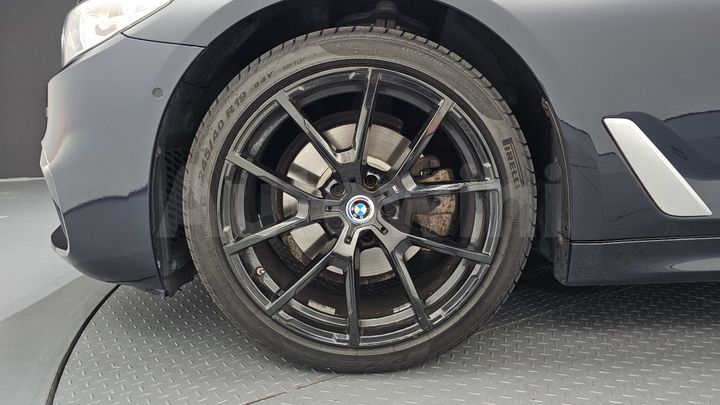 BMW 5 Series 2018 — 5