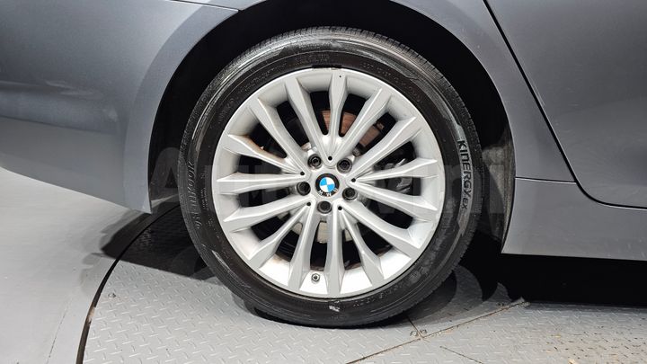 BMW 5 Series 2018 — 5