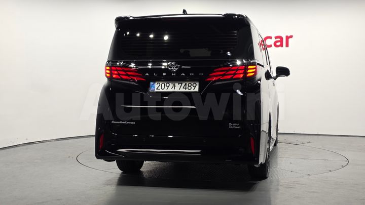 Toyota Alphard 2025 — 4