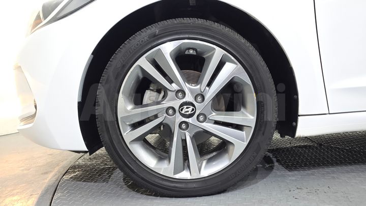 Hyundai Avante 2018 — 5