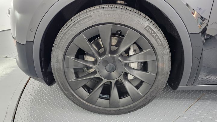 Tesla Model Y 2021 — 4