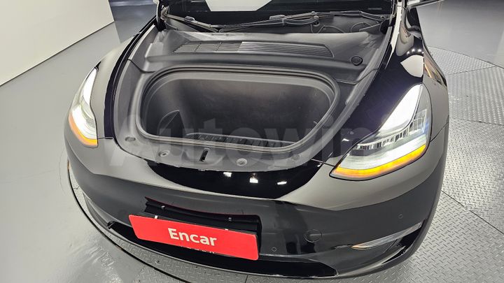 Tesla Model Y 2021 — 5