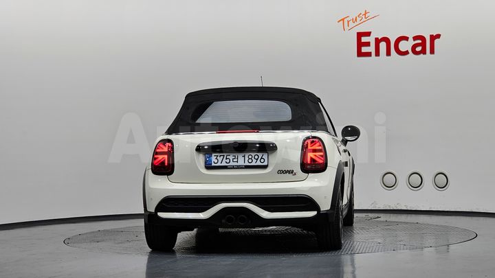 Mini Cooper Convertible 2023 — 4