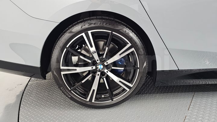 BMW 5 Series 2025 — 5