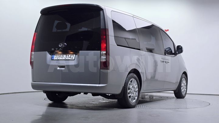 Hyundai Staria 2023 — 2