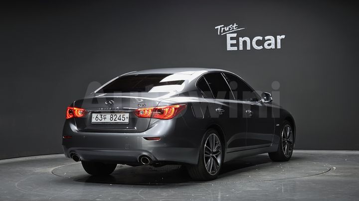 Infiniti Q 2015 — 2