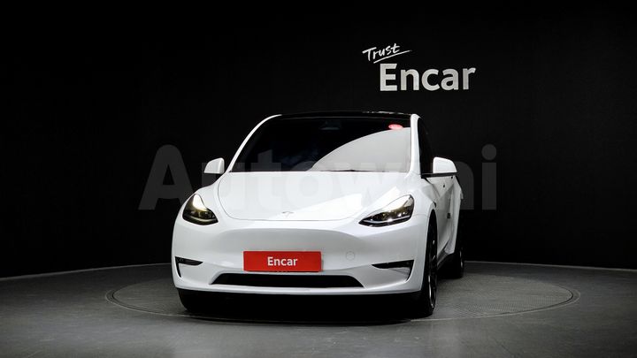 Tesla Model Y 2024 — 3