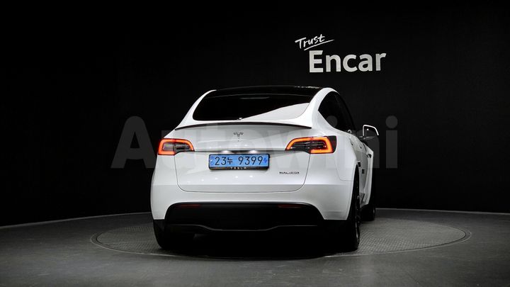 Tesla Model Y 2024 — 4