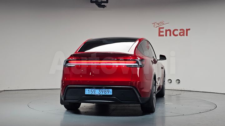 Tesla Model Y 2026 — 3