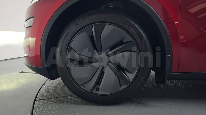 Tesla Model Y 2026 — 4