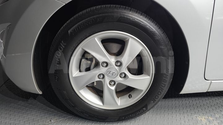 Hyundai Avante 2015 — 5