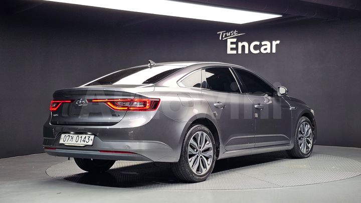 Renault SM6 2016 — 2