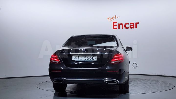 Mercedes-Benz E Class 2017 — 3