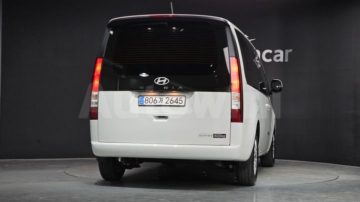 Hyundai Staria 2025 — 3