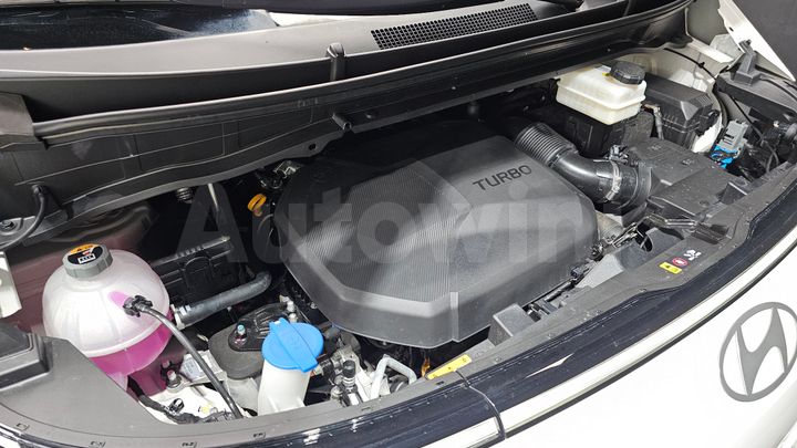 Hyundai Staria 2025 — 5