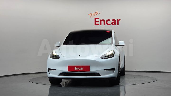 Tesla Model Y 2023 — 3